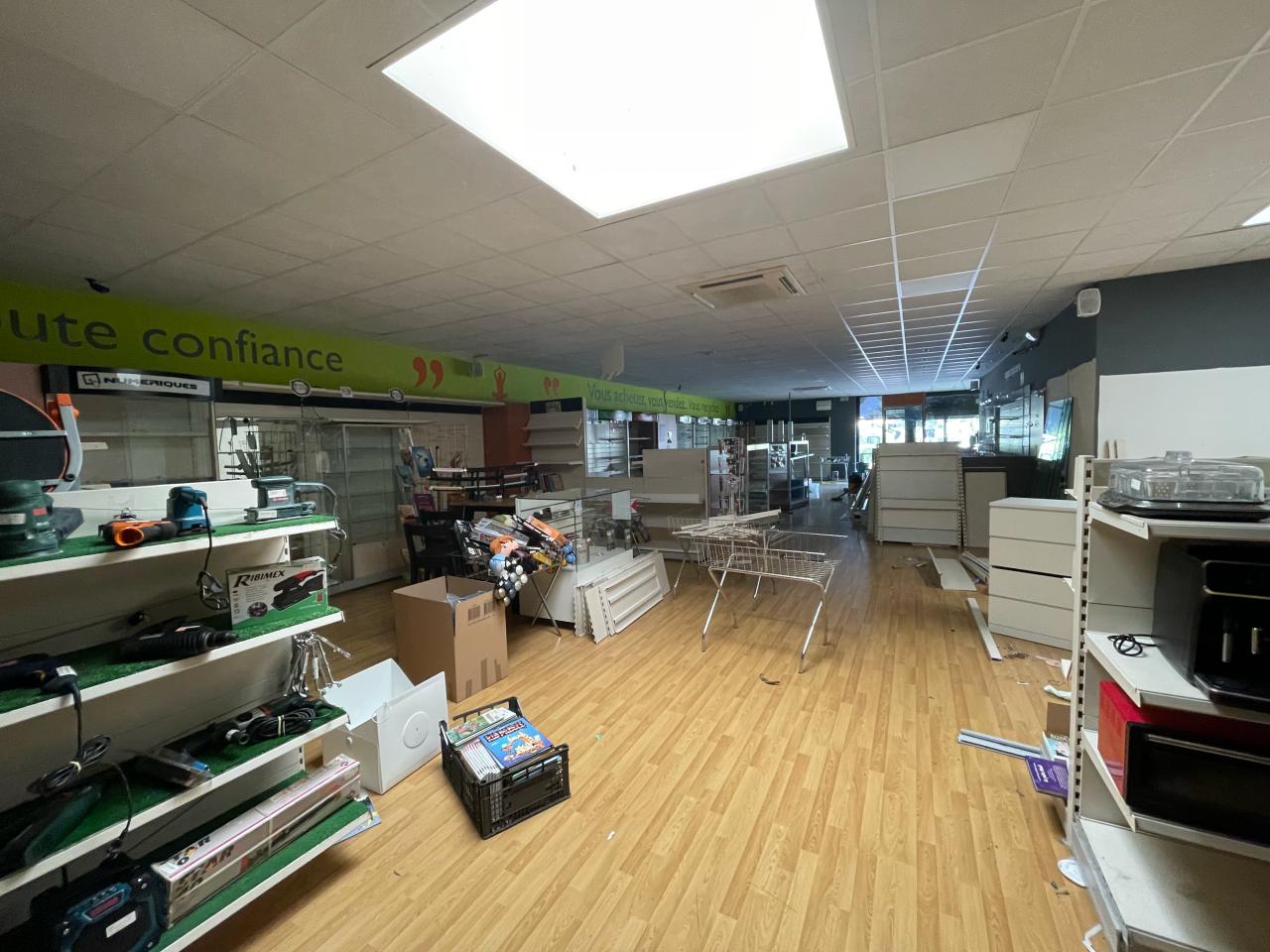 Commerce Saint-Mitre-les-Remparts 400m² Location commerce Saint-Mitre-les-Remparts Bouches-du-Rhône OLCOM2425408 2